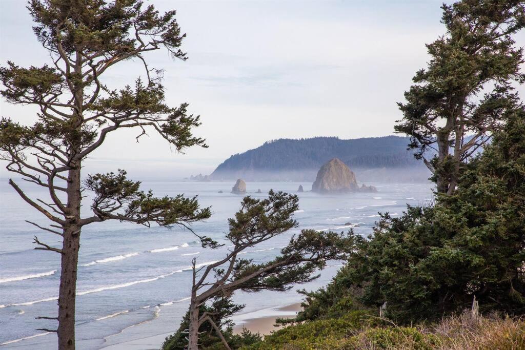 Cannon Beach Vibes, Steps To The Beach,Wifi,3 Full Bedroom En Suites With 3 Fireplaces,Near Downtown Екстериор снимка